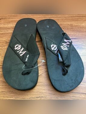 Unused, Toe Gōz Collegiate Phi Mu Black Flip Flops 6